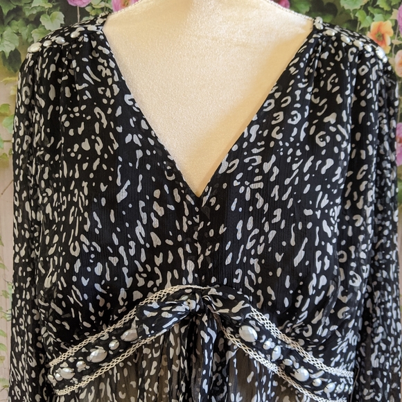 Embellished Tunic Top 2X - Picture 8 of 10